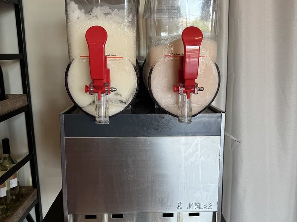 Frozen drink machines with slush dispensers